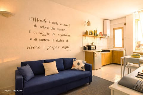 Bed, Kitchen or kitchenette, Living room, Seating area, Dining area