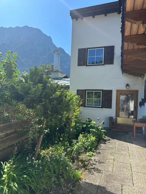 Facade/entrance, Mountain view