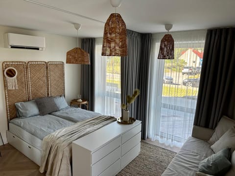 Bed, Photo of the whole room, Seating area, Bedroom, air conditioner
