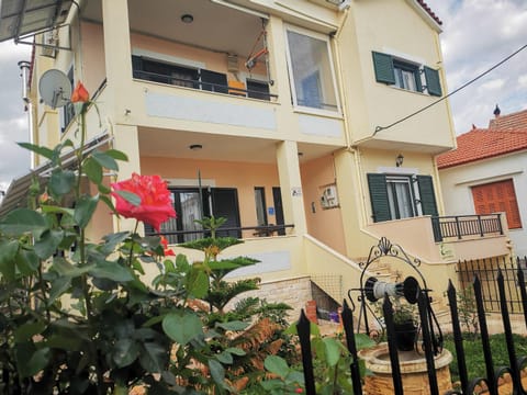 Studio Apartments Eirini Apartment in İzmir Province