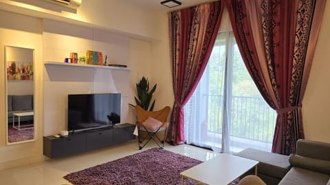 TV and multimedia, Living room, Seating area, air conditioner