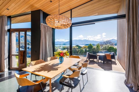 Natural landscape, View (from property/room), Balcony/Terrace, Seating area, Dining area, Mountain view
