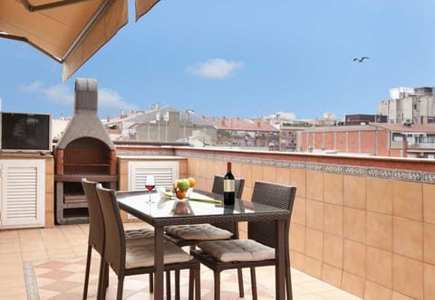 BBQ facilities, Balcony/Terrace, Seating area, Dining area, City view, Mountain view, Street view