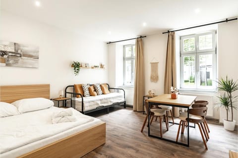 Bed, Photo of the whole room, Seating area, Bedroom
