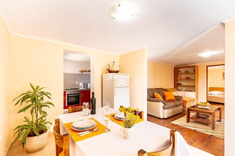 Living room, Dining area, kitchen