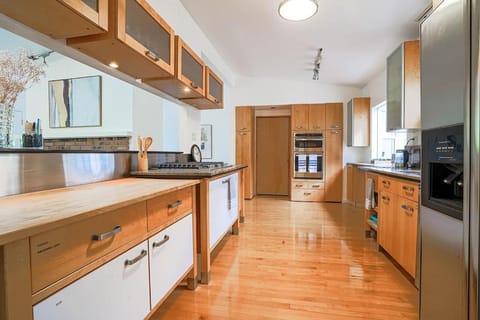 Zen & Spacious Mercer Island Home & Guest Suite House in Mercer Island