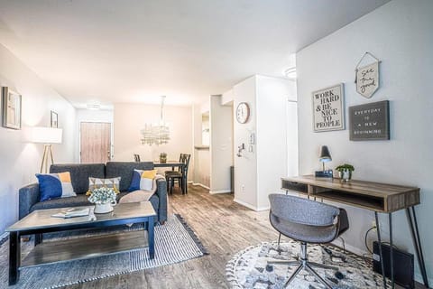 Modern Microsoft Redmond Campus Condo with Balcony House in Redmond