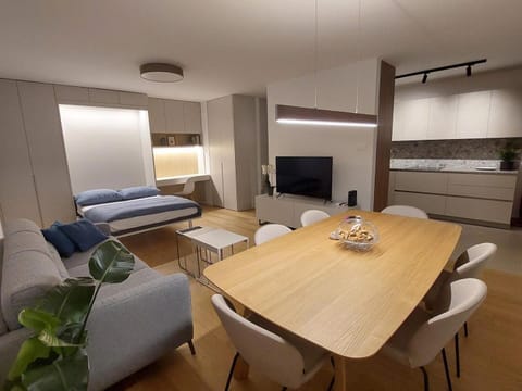 Bed, TV and multimedia, Living room, Seating area, Dining area, Bedroom