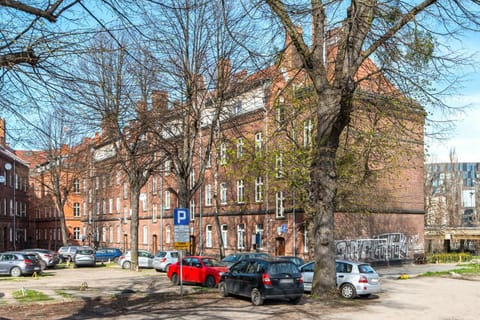 Property building, Neighbourhood, Location, Parking