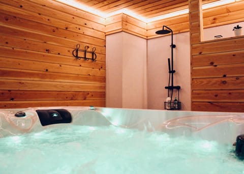 Hot Tub, Hot Tub, Spa and wellness centre/facilities, Spa and wellness centre/facilities, Spa and wellness centre/facilities, River view, River view