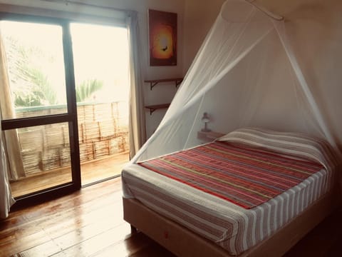 Photo of the whole room, Bedroom, cot