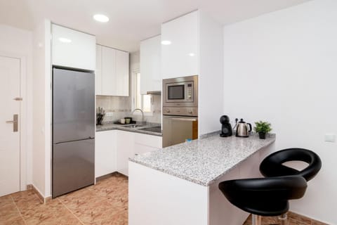 Kitchen or kitchenette, minibar, pet friendly, stove