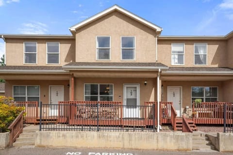 2 bed 2 and a half bath close to shopping restaurants and more House in Pueblo West