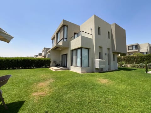 Property building, Garden, Balcony/Terrace