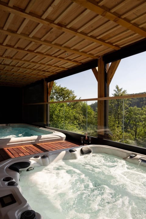 Hot Tub, Swimming pool