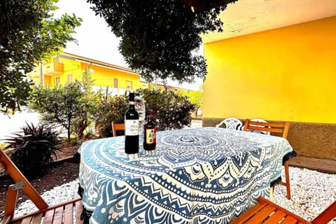 Patio, Garden, Seating area, Dining area, Garden view