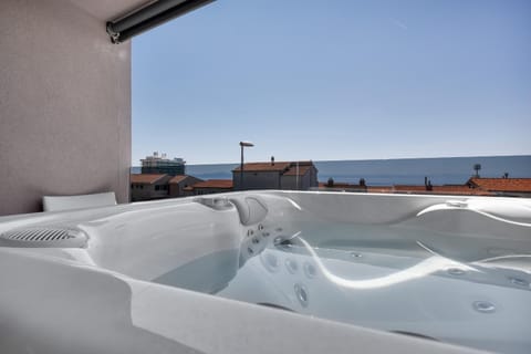 Natural landscape, Hot Tub, Sea view