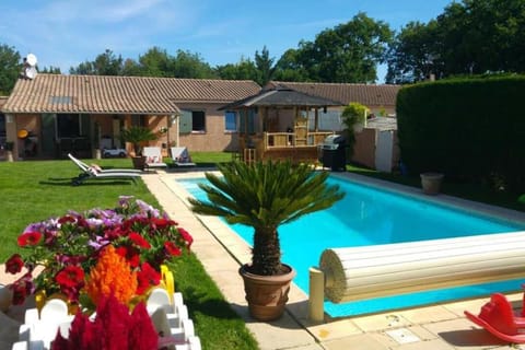 Charming Villa with pool, close to city center Villa in Aix-en-Provence