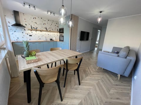 TV and multimedia, Kitchen or kitchenette, Living room, Seating area