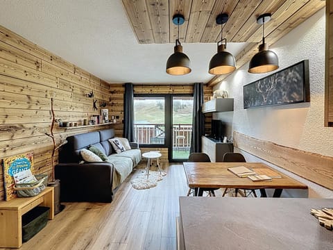 TV and multimedia, Kitchen or kitchenette, Living room