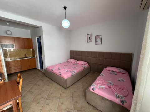 Bed, Kitchen or kitchenette, Photo of the whole room, Seating area, Bedroom