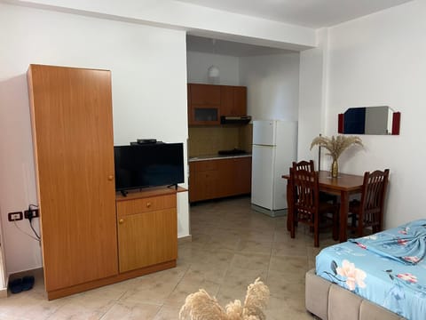 TV and multimedia, Kitchen or kitchenette, Dining area, oven