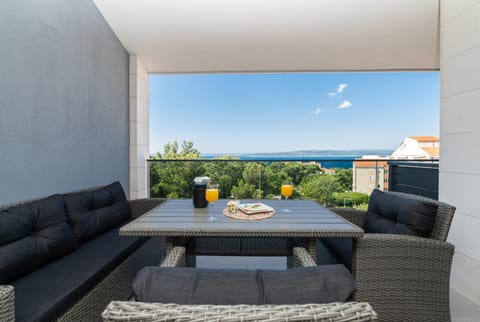 Day, Balcony/Terrace, Seating area, Sea view