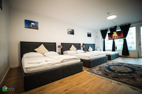 Communal lounge/ TV room, Bed, TV and multimedia, Photo of the whole room, Bedroom, towels