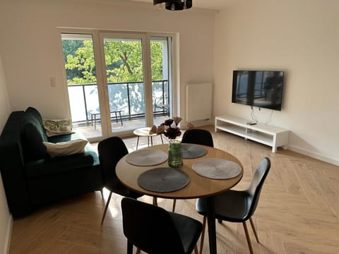 Bed, TV and multimedia, Balcony/Terrace, Living room, Dining area