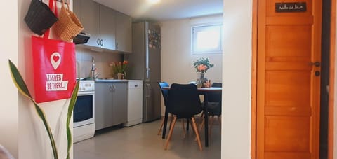 Kitchen or kitchenette, Dining area, dishwasher, pet friendly, stove