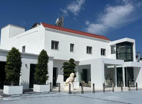 Property building, Restaurant/places to eat