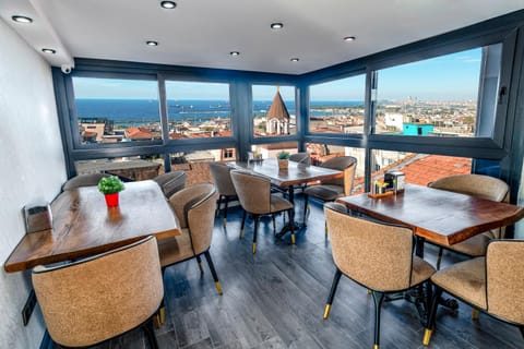 View (from property/room), Balcony/Terrace, Landmark view, Sea view, Breakfast