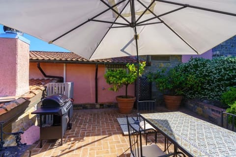Patio, View (from property/room), Dining area, Garden view