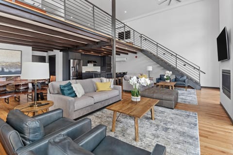 McGregor & Main - Luxury Lofts Apartment in Hill City