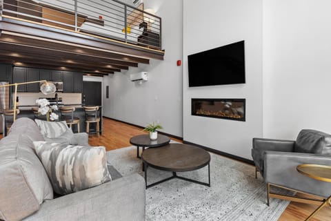 McGregor & Main - Luxury Lofts Apartment in Hill City