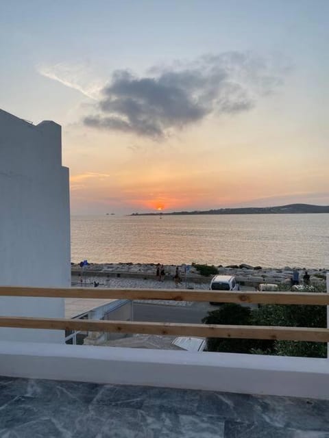 Lyra Sunset Suite Apartment in Paros
