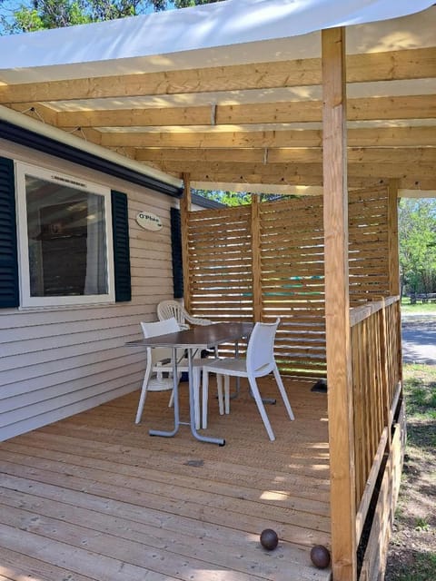 Mobil Home Domaine des Iscles Campground/ 
RV Resort in La Roque-d'Anthéron