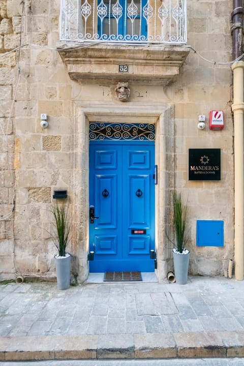 Facade/entrance, Decorative detail, Street view