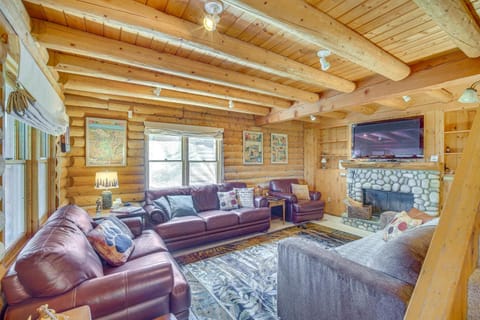 Crestline Area Vacation Rental Cabin with Decks! Cabin in Cedarpines Park