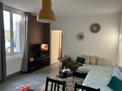 TV and multimedia, Living room, Evening entertainment