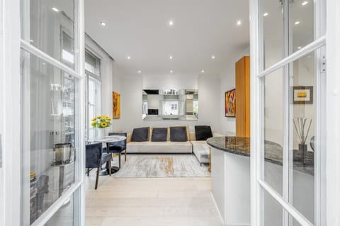 TV and multimedia, Living room, Dining area
