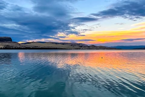 The Meadowlark Cabin Cabin in Flathead Lake
