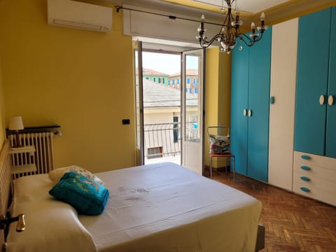 Bed, Photo of the whole room, Bedroom, wardrobe, air conditioner