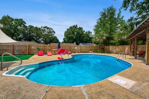 Day, Pool view, Swimming pool, sunbed