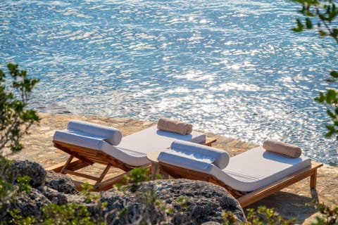 IREMIA SEAFRONT VILLA, Timeless Lifestyle Villa in Lasithi