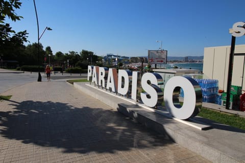 Communal lounge/ TV room, Day, Neighbourhood, Natural landscape, Evening entertainment, Text overlay, Street view, Location