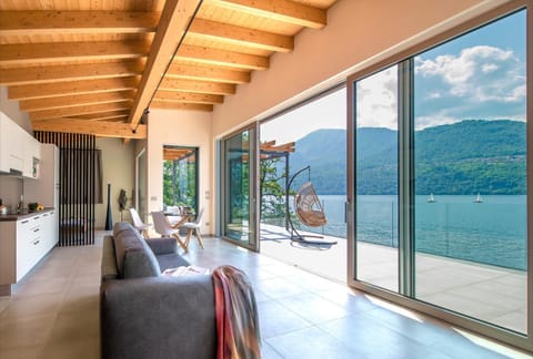 Day, View (from property/room), Balcony/Terrace, Living room, Lake view, Mountain view