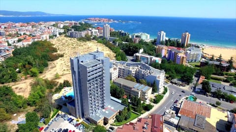 Property building, Day, Natural landscape, Bird's eye view, Beach, City view, Street view