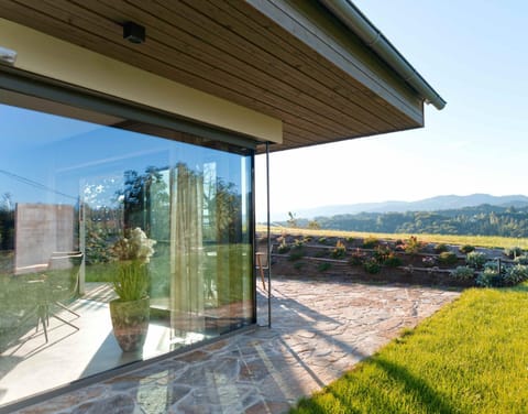Property building, Garden, Balcony/Terrace, Garden view, Mountain view