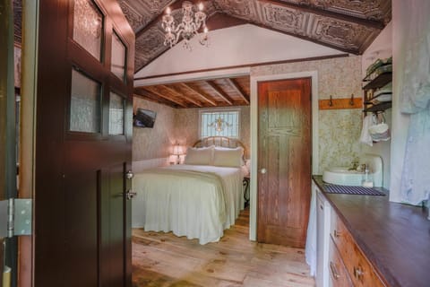 Bed, Photo of the whole room, Bedroom, On site